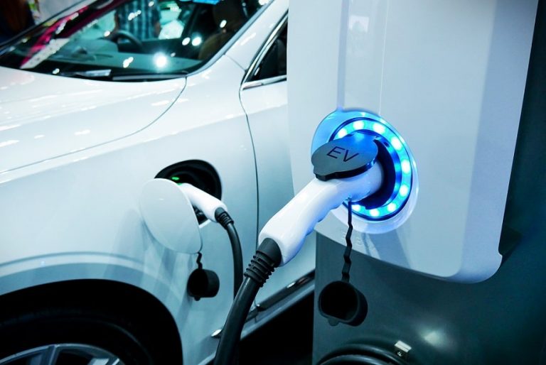 Why Major Automobile Manufacturers are Switching to Electric Vehicles?